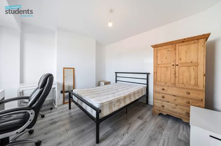 4 bedroom semi-detached house to rent - Photo 3