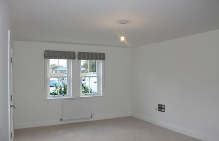 2 bedroom semi-detached house to rent - Photo 2