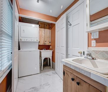 For Lease - 2174 New Street, Burlington, Ontario - Photo 3