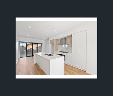 THREE BEDROOM FAMILY TOWNHOUSE - Photo 2