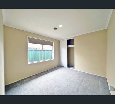24 Fydler Avenue, Burnside, Vic 3023 - Photo 3