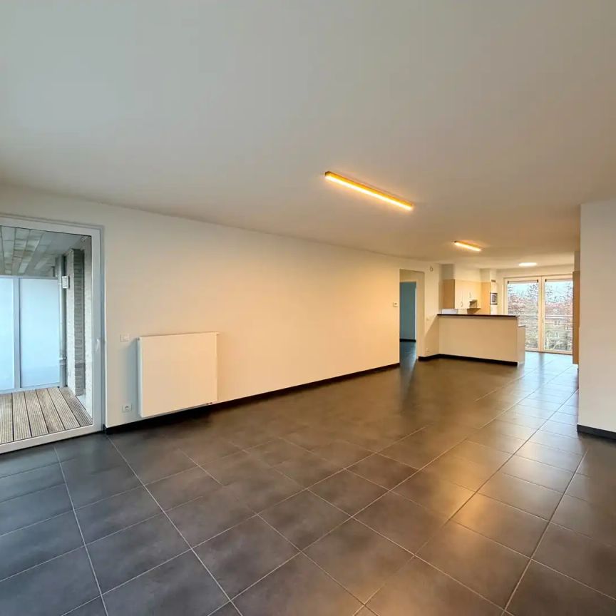 Instapklaar 2-slaapkamerappartement en terras op wandelafstand van centrum Tielt! - Foto 1