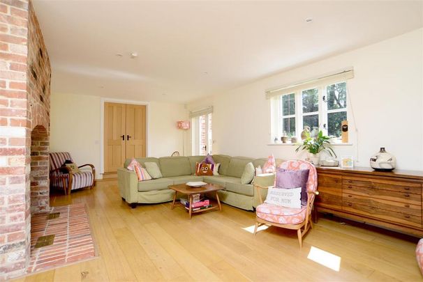 4 bedroom detached house to rent - Photo 1