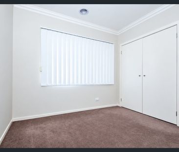 Modern Two-Storey Townhouse in Convenient Croydon North Location - Photo 1