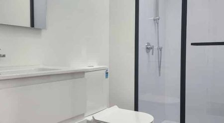 Stunning 3-Bedroom Family Home!! - Photo 3