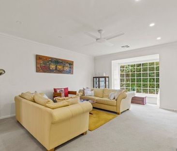 Brilliant Location - Charming Home - Fully Furnished - Photo 1