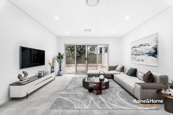 Impressive near new family home with ducted air conditioning - Photo 1