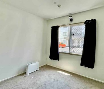 Four Bedroom in Saint Johns - Great Location! - Photo 5