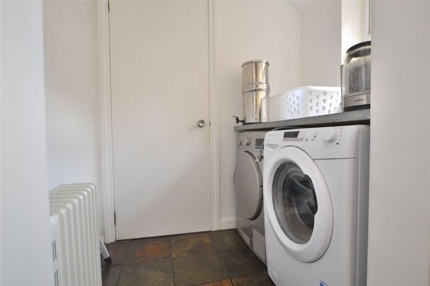 Central Road, Stroud, Gloucestershire, GL5 - Photo 1