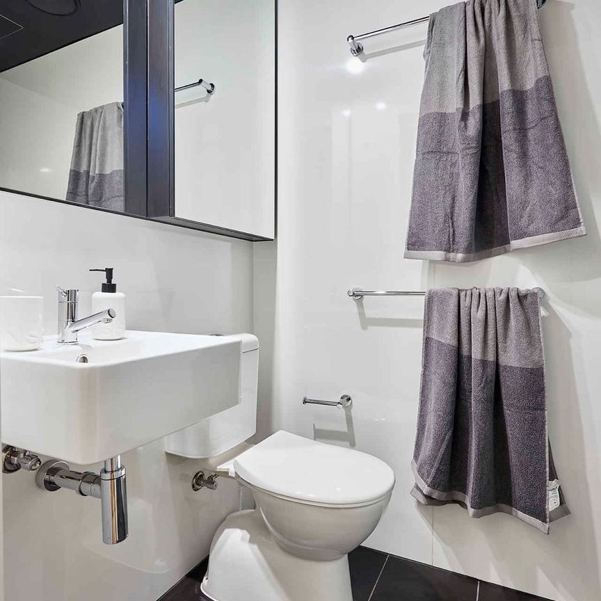 6 Bedroom Shared Bathroom, King Single Bed, High Floor - Photo 1