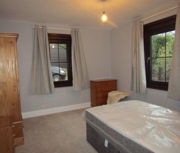 1 bed Bungalow - To Let - Photo 5