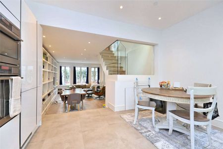 Three bedroom town house to let within close proximity to Marylebone Train Station - Photo 4