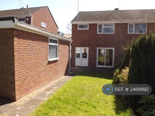 3 bedroom semi-detached house to rent - Photo 1