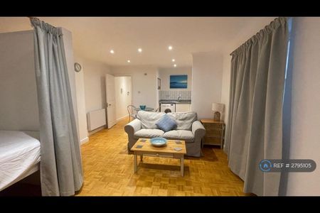 Studio to rent - Photo 3