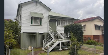 Beautifully Updated 3-Bedroom Home in Prime Annerley Location Available Now! - Photo 3