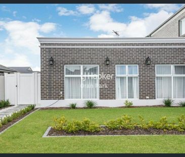 TWO BEDROOM GRANNY FLAT- Water usage, Internet and garden maintenan... - Photo 2