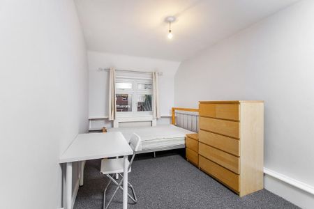 4 bedroom terraced house to rent - Photo 4