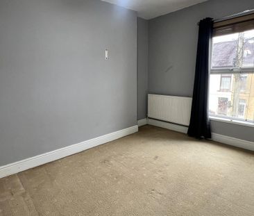 3 bedroom end of terrace house to rent - Photo 4