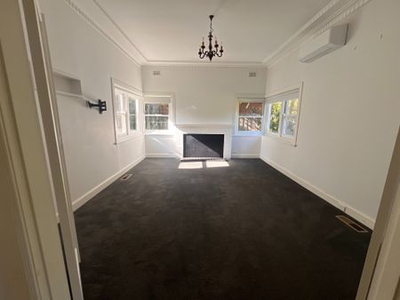 Character Home - Three Bedrooms, Study, Shed & Additional Parking - Photo 3