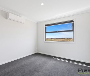 37 Cetona Street, Fraser Rise, Vic 3336 - Photo 1