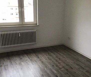 Renovierte 2-Zimmer-Wohnung mit Balkon ab sofort frei - Photo 1