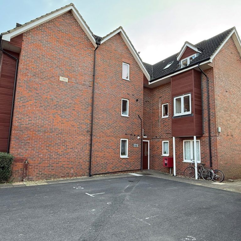 3 Bedroom Flat / Apartment - Richmond Gardens, Southampton - Photo 1