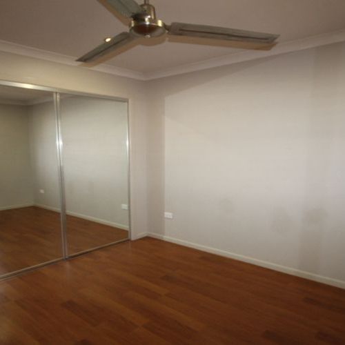 MODERN TOWNHOUSE - 3 BED - 2 BATH - 1 CAR - COURT YARD. - Photo 1