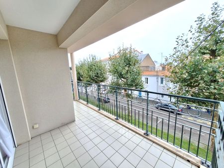 Location Appartement 3 pièces 87m² LES SABLES D OLONNE 85100 - Photo 4