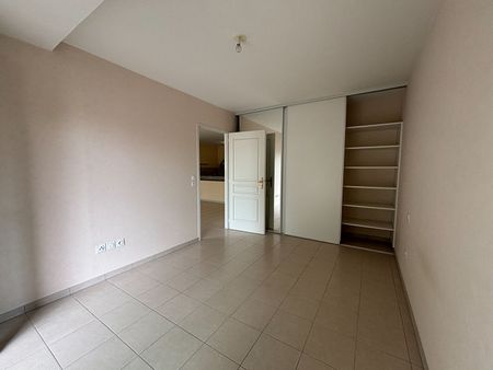 Location Appartement 3 pièces 72m² - Photo 3