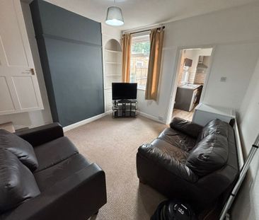 21 Albert Street- 4 Bed & 2 Bath Loughborough - Photo 2
