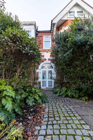 Blakesley Avenue, London, W5 2DW - Photo 4