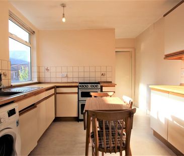 3 bedroom flat to rent - Photo 6