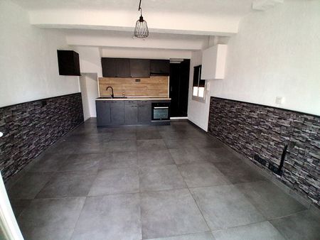 A louer - Appartement Saint-Victoret 3 pièces 44.99 m2 Duplex climatisé 45 m² , cave et 2 place de stationnement de parkings dans résidence fermée, - Photo 3