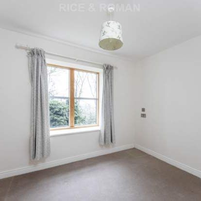 2 bedroom property to rent in Weybridge - Photo 1