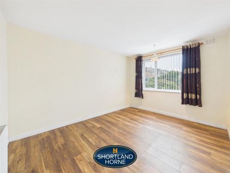 2 bedroom maisonette to rent - Photo 2