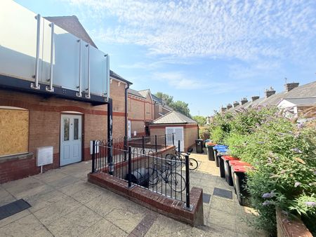 Standish Court, Taunton, Somerset - Photo 2