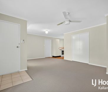 Spacious 2 Bedroom Duplex with Huge Yard & Side Access - Photo 4