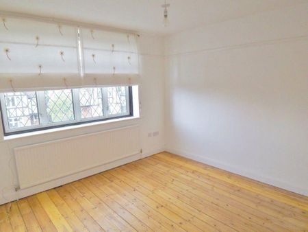 4 bedroom detached house to rent - Photo 4