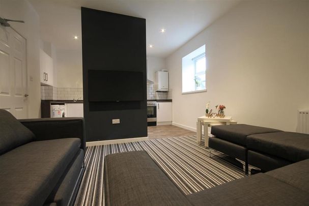 6 bedroom maisonette to rent - Photo 1