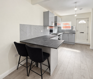 3 bedroom flat to rent - Photo 6