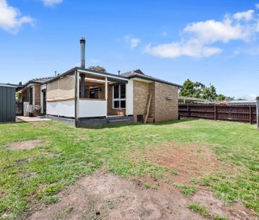 4 BEDROOM FAMILY HOME - Photo 1