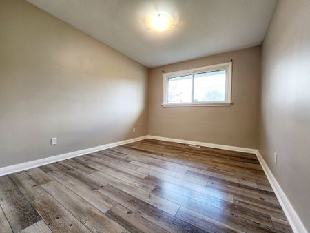 For Lease - 58 Athabasca Street, Oshawa, Ontario - Photo 2
