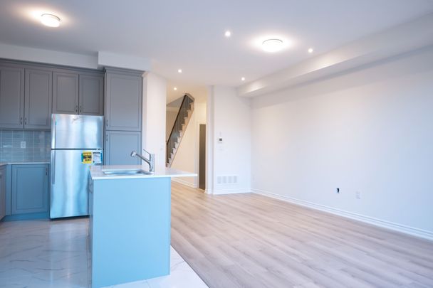 For Lease - 24 Kamper Avenue, Richmond Hill, Ontario - Photo 1