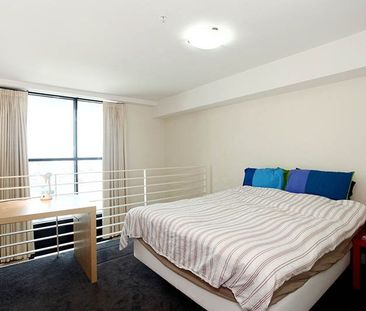 Stunning Two-Level 1 Bedroom Apartment for Rent! - Photo 2