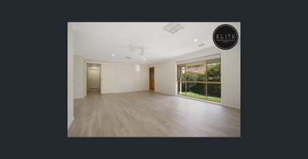 QUIET COURT LOCATION WITH BUNGALOW/WORKSHOP - Photo 4