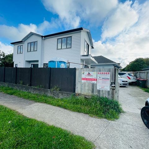 Modern 4BR Brand new Home in Papatoetoe! - Photo 1
