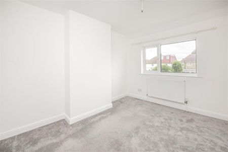 3 bed House - Semi-Detached To Let - Photo 4