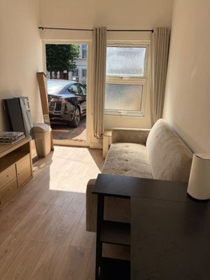 Studio Flat, London, E12 - Photo 1
