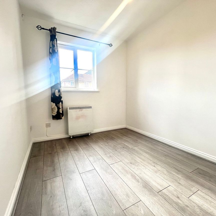 Admiral Court, Stern Close, Barking, ... - Photo 1