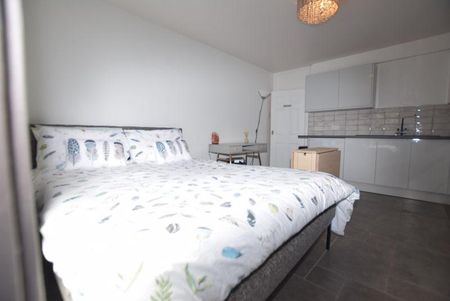 Studio to rent - Photo 3